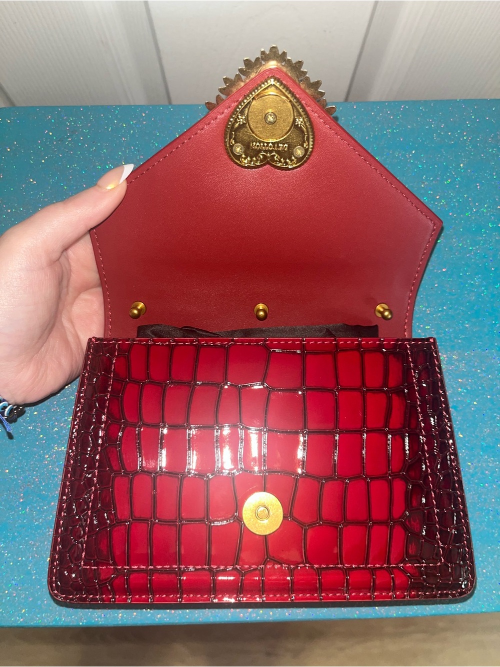 Source Unknown Red Croc-Embossed Clutch with Gold Hardware